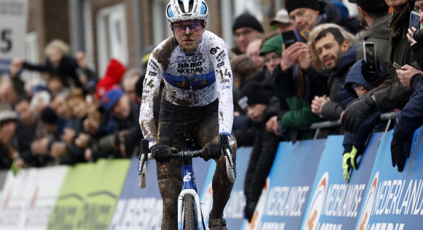 Van Empel finishes third in muddy edition of Dutch championship cyclocross	