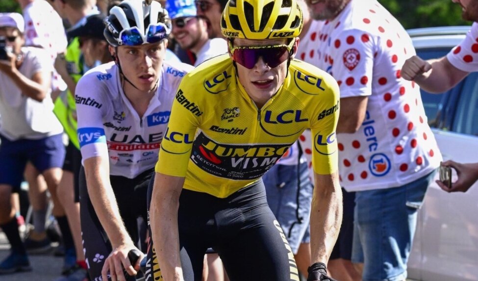 Vingegaard retains yellow jersey after spectacular fourteenth stage Tour de France