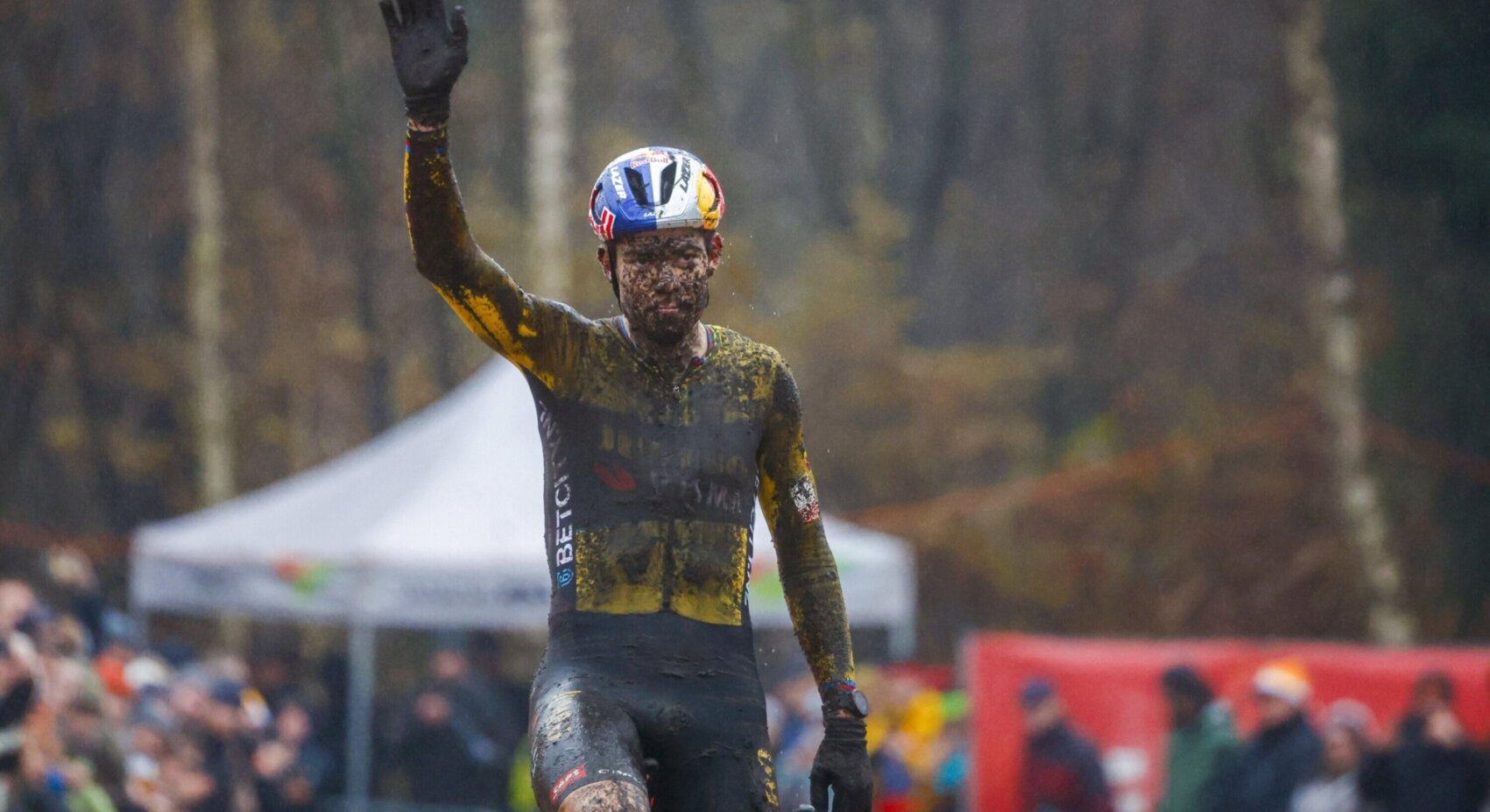 Van Aert wins on return to cyclocross	