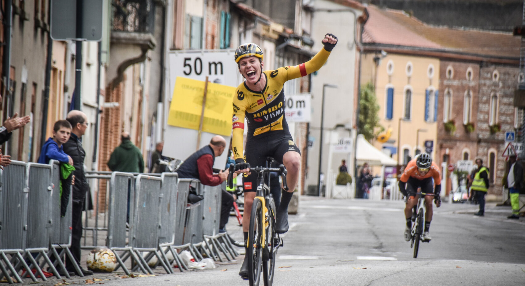 Bizarre win Staune-Mittet in opening stage Ronde de L’Isard after crash teammate Van Belle	