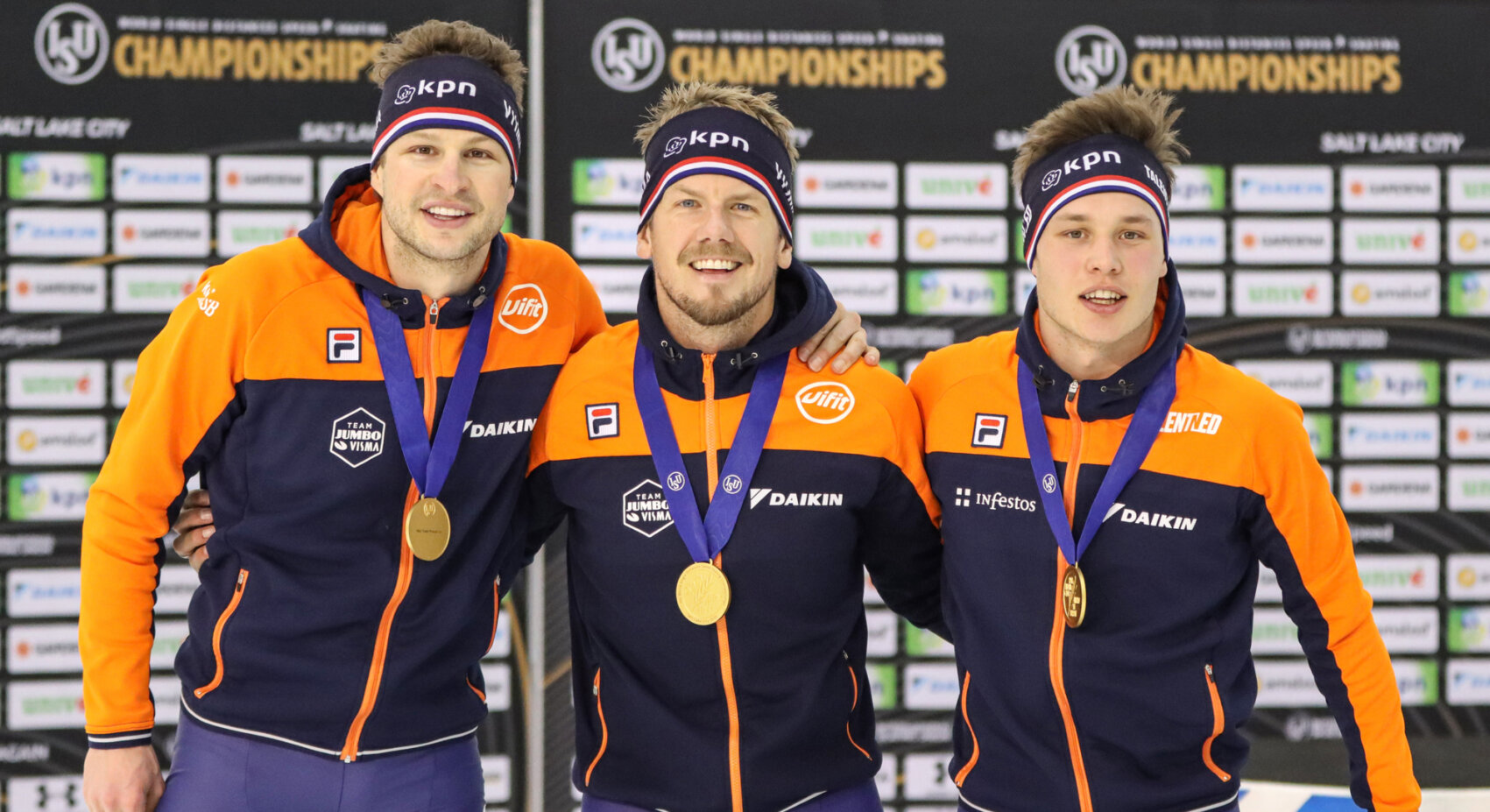 Dutch men break world record to win another world title in Team Pursuit	